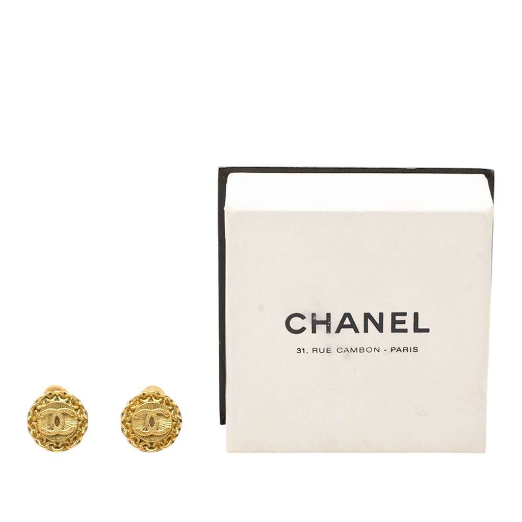 Chanel CC Gold Plated Round Clip On Earrings Gold Metal Very good - Model View