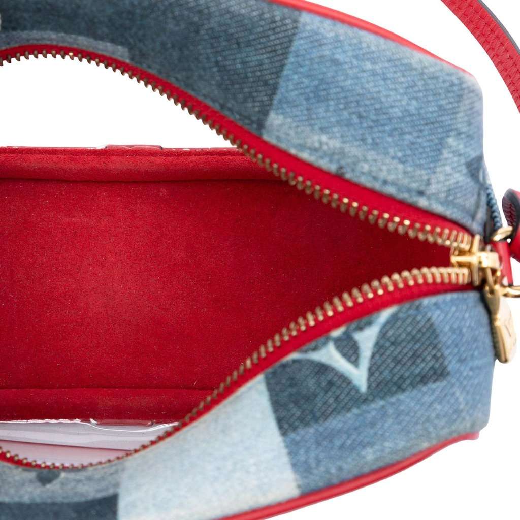 Louis Vuitton Monogram Denim Patchwork Beach Pouch Blue Very good condition - Model View