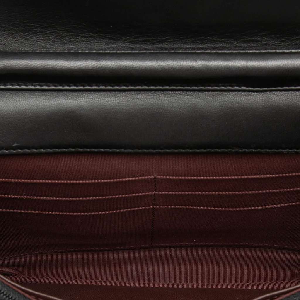 Chanel CC Quilted Lambskin Wallet On Chain Black Leather Very good condition - Model View