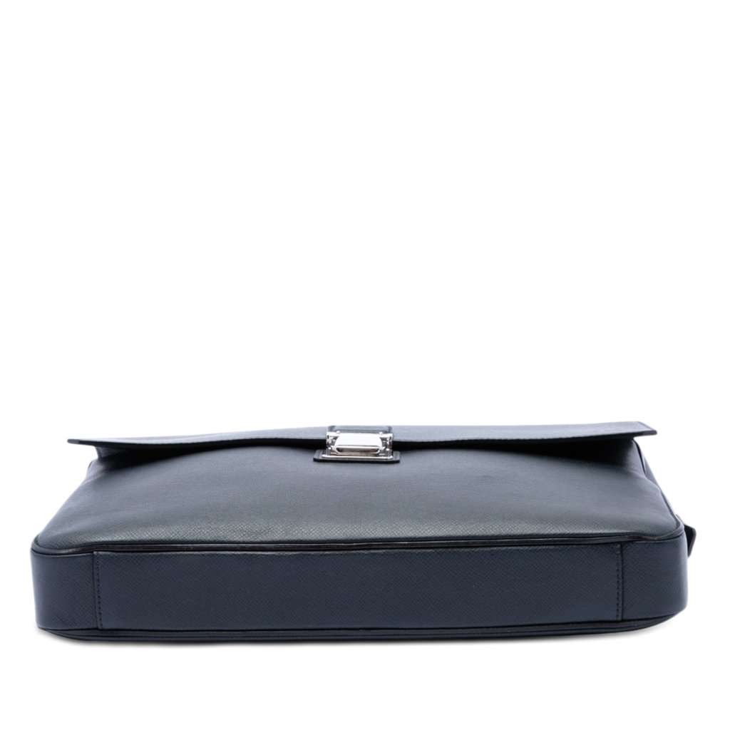 Louis Vuitton Taiga Vassili PM Blue Leather Very good - Inside View