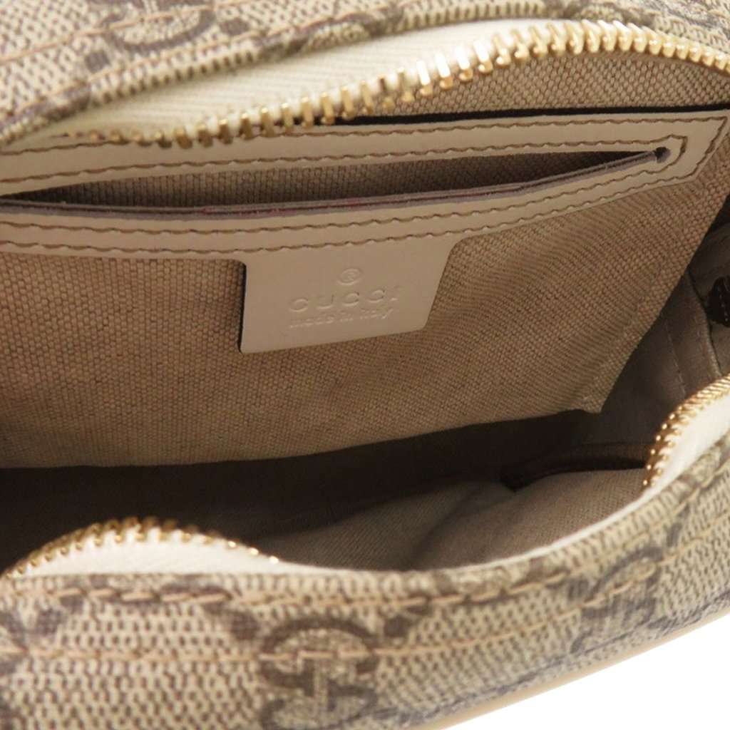 Gucci GG Supreme Crossbody Beige Very good - Model View