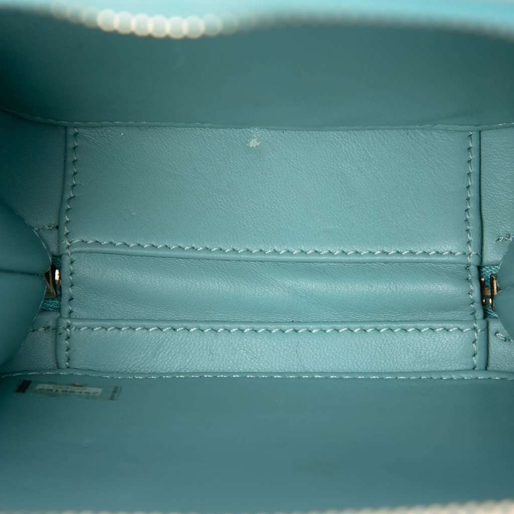 Chanel Caviar CC Filigree Vertical Vanity Case Blue Leather Very good - Model View
