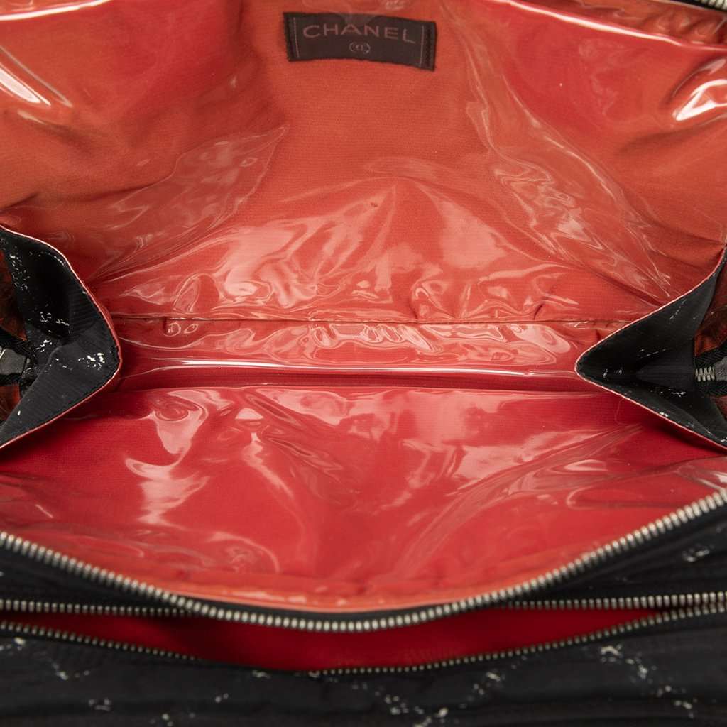 Chanel Old Travel Line Nylon Handbag Black Very good - Model View
