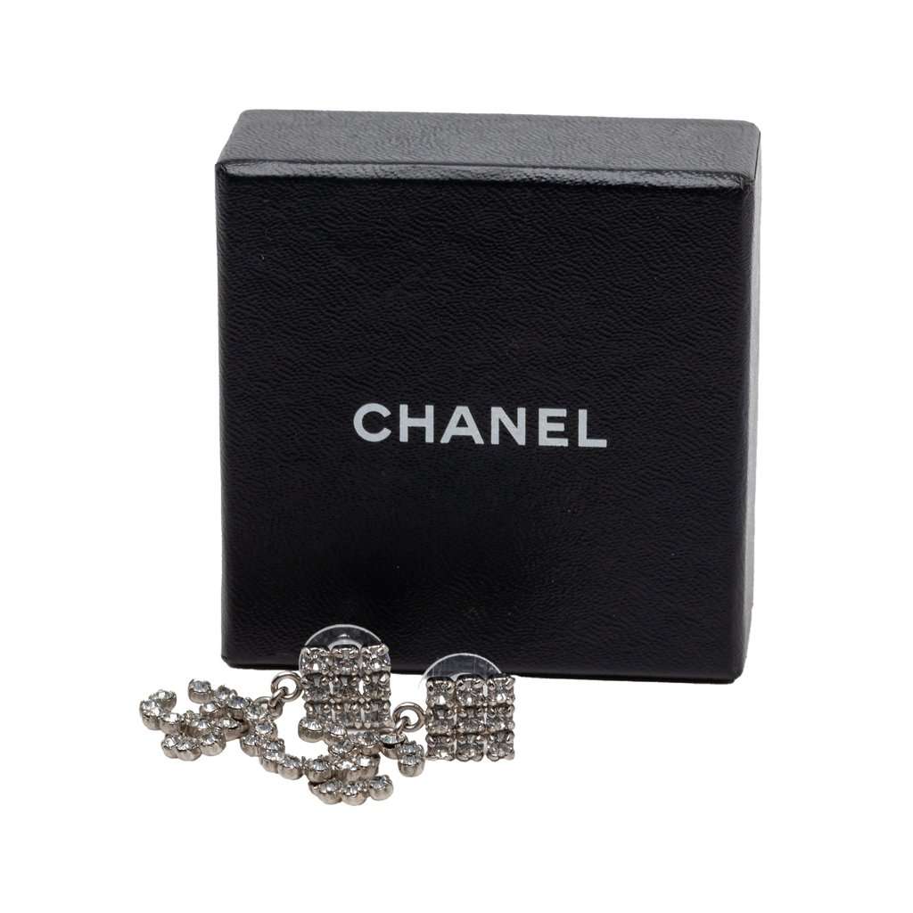 Chanel CC Brass Strass Drop Push Back Earrings Silver Metal Very good condition - Model View