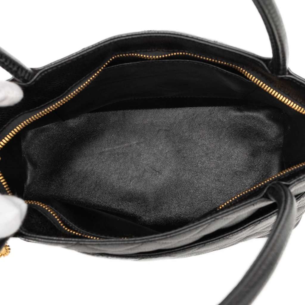 Chanel Caviar Medallion Tote Black Leather Very good - Model View