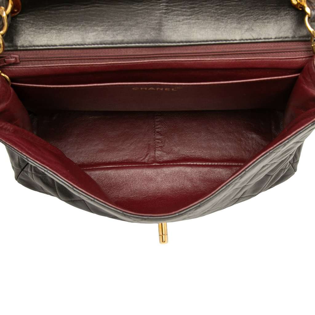 Chanel Jumbo XL Classic Lambskin Single Flap Black Leather Good condition - Model View