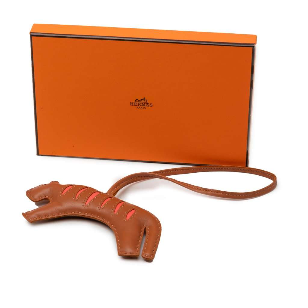 Hermès Milo Lambskin Rooroo Bico Tiger Bag Charm Brown Leather Very good condition - Model View