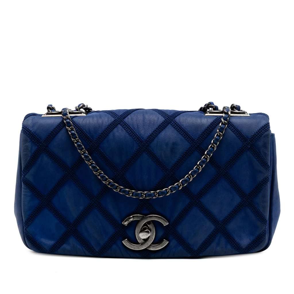 Chanel Small Iridescent Calfskin Diamond Stitch Chain Flap Blue Leather Very good - Front View