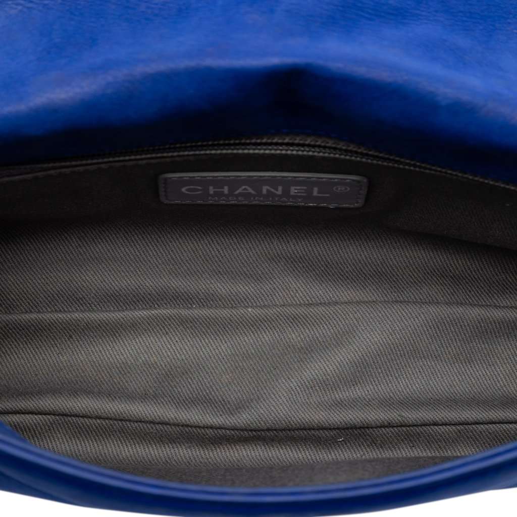 Chanel Small Iridescent Calfskin Diamond Stitch Chain Flap Blue Leather Very good - Model View