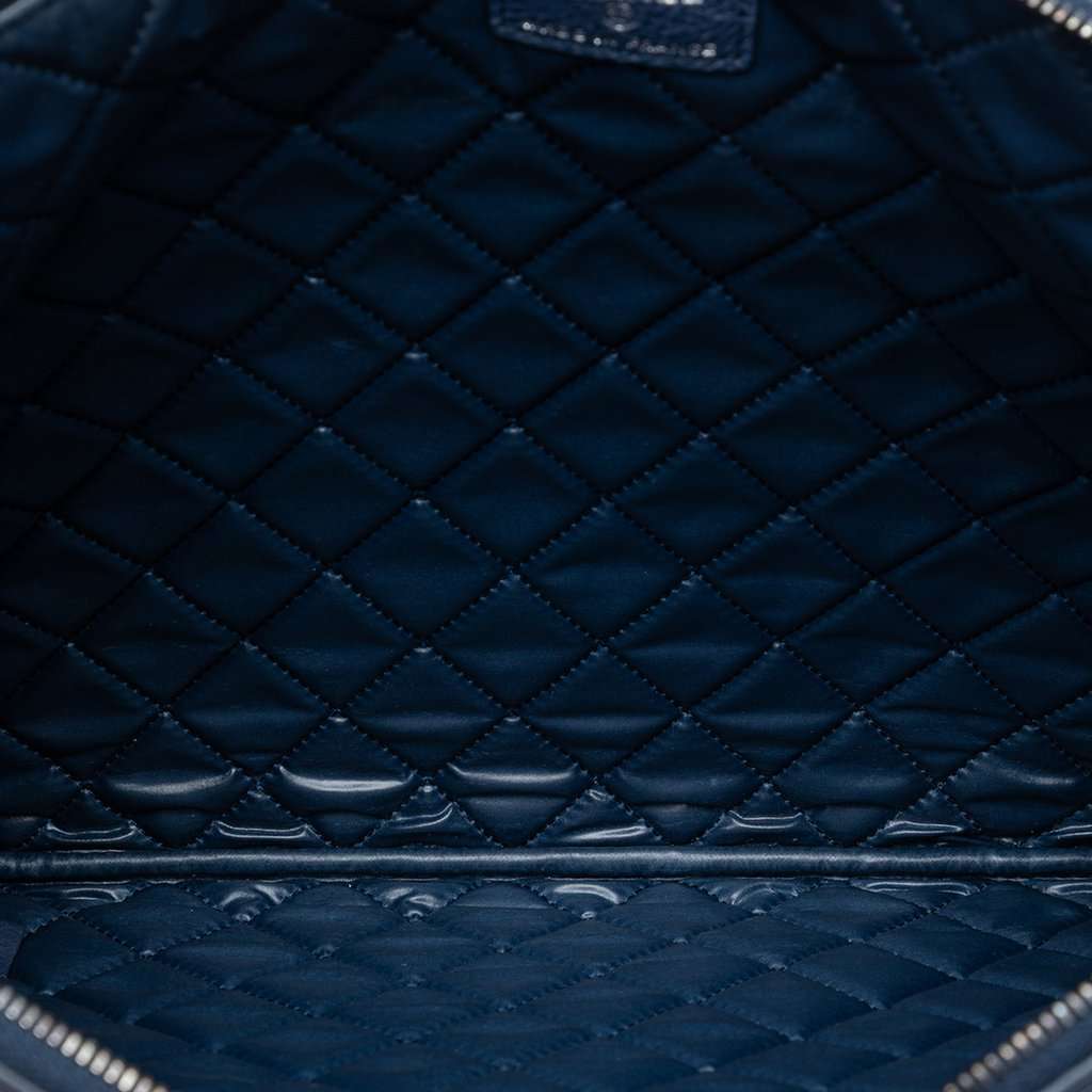 Chanel Large Quilted Calfskin Chain Boy O Case Clutch Blue Leather Very good condition - Model View