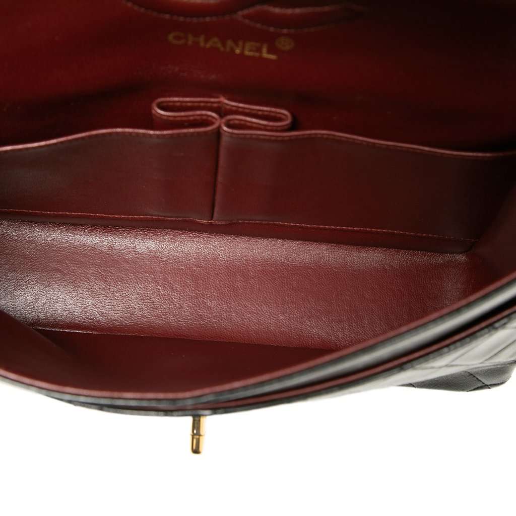 Chanel Medium Classic Lambskin Double Flap Black Leather Very good condition - Model View