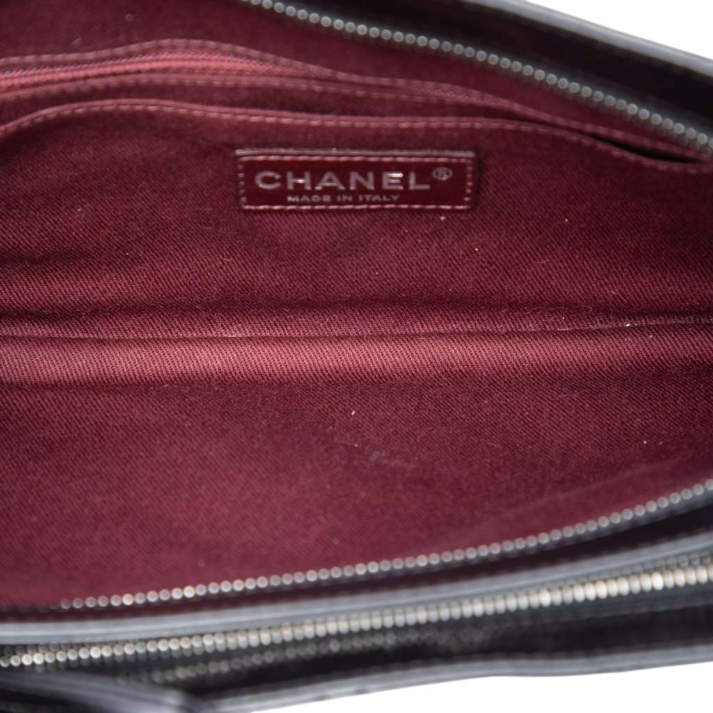 Chanel Quilted Glazed Calfskin Coco Pleats Chain Clutch Black Leather Very good condition - Model View