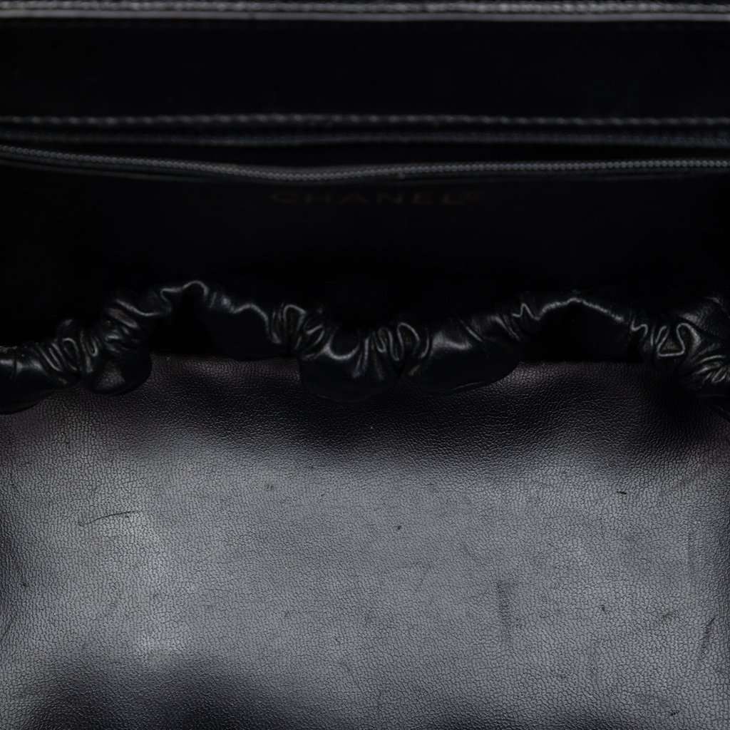Chanel CC Caviar Turnlock Vanity Bag Black Leather Very good condition - Model View