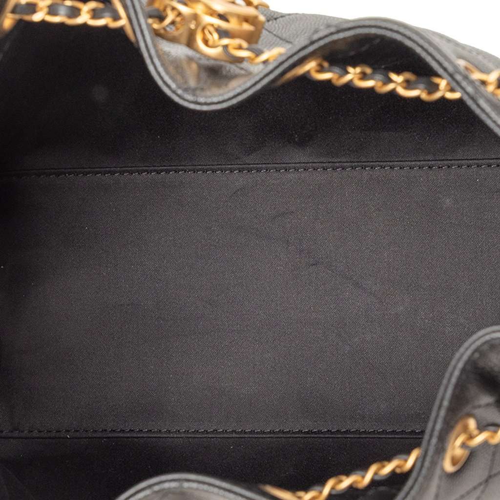 Chanel Small Quilted Caviar Chanel 25 Hobo Black Leather Very good condition - Model View