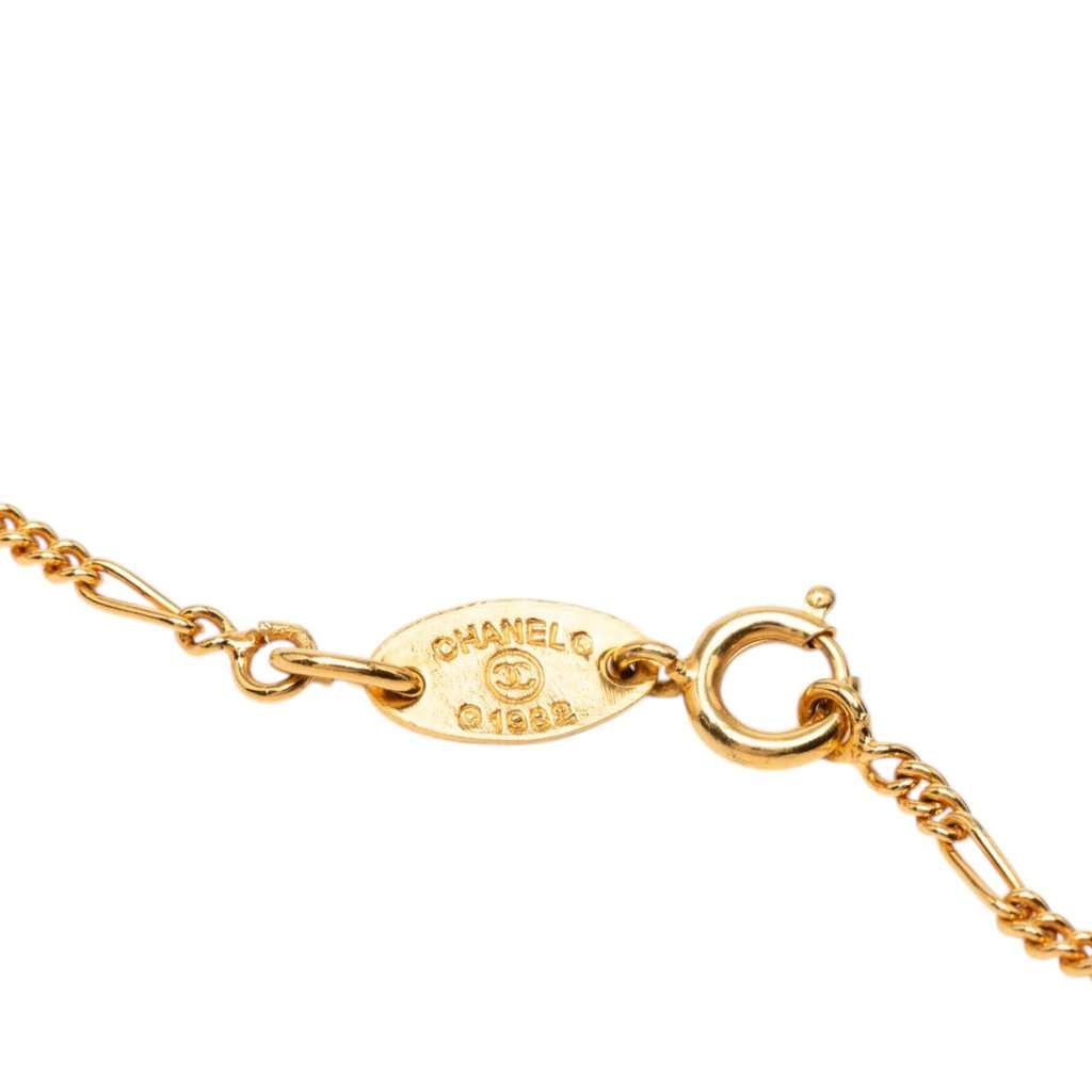 Chanel CC Gold Plated Strass Pendant Necklace Gold Metal Very good condition - Model View