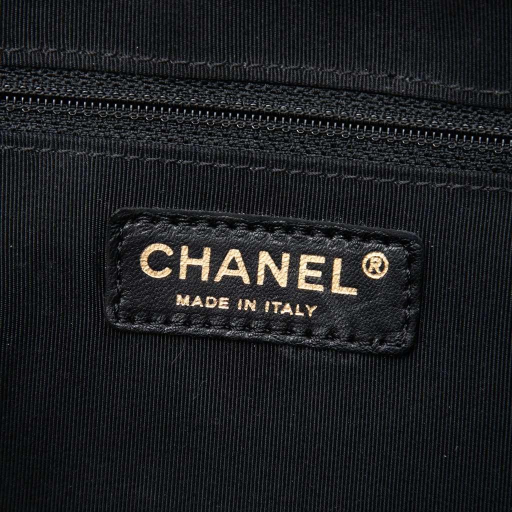 Chanel Petite Caviar Timeless Tote Black Leather Very good condition - Box View