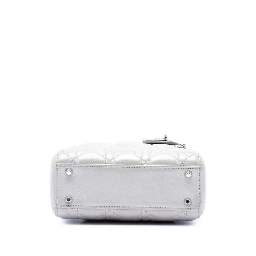 Dior Mini Iridescent Lambskin Cannage Lady Dior Silver Leather Very good condition - Inside View