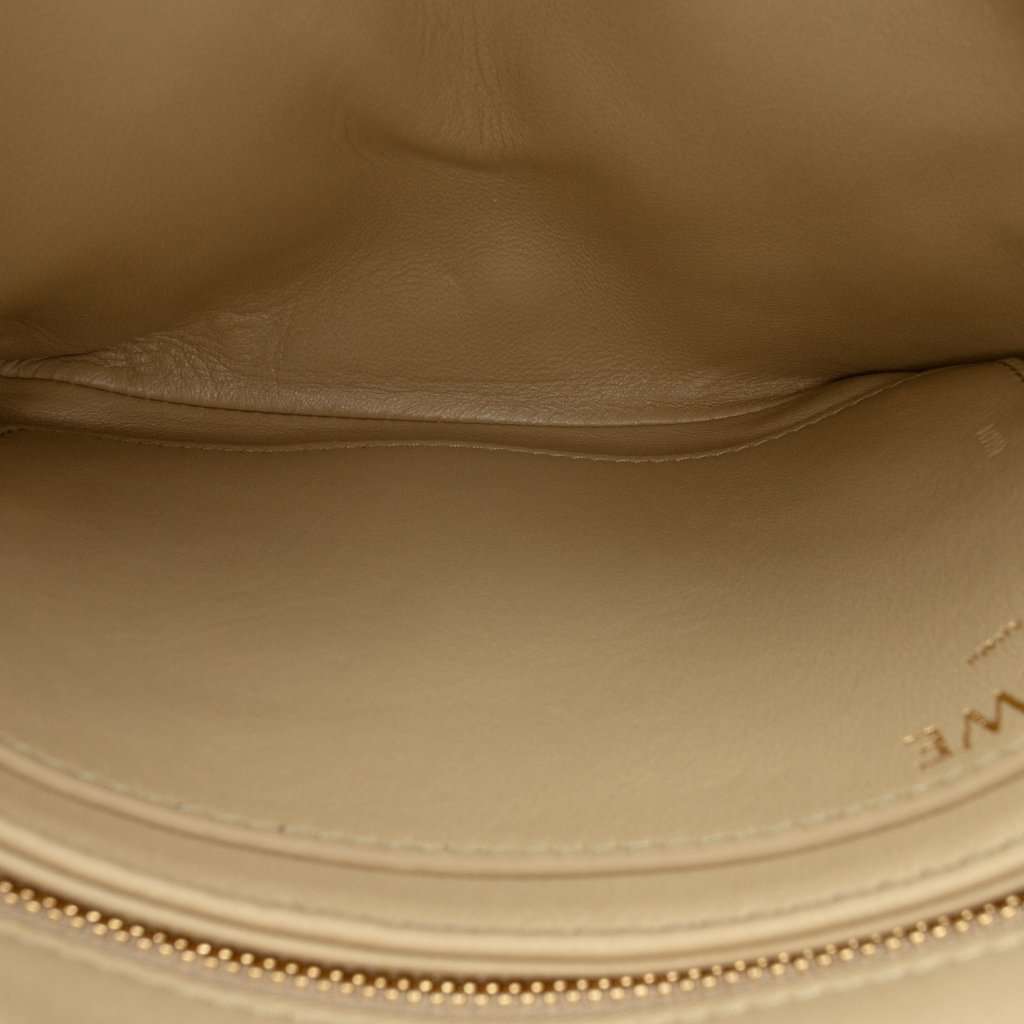 LOEWE Shiny Lambskin Goya Puffer Chain Bag Beige Leather Good condition - Model View