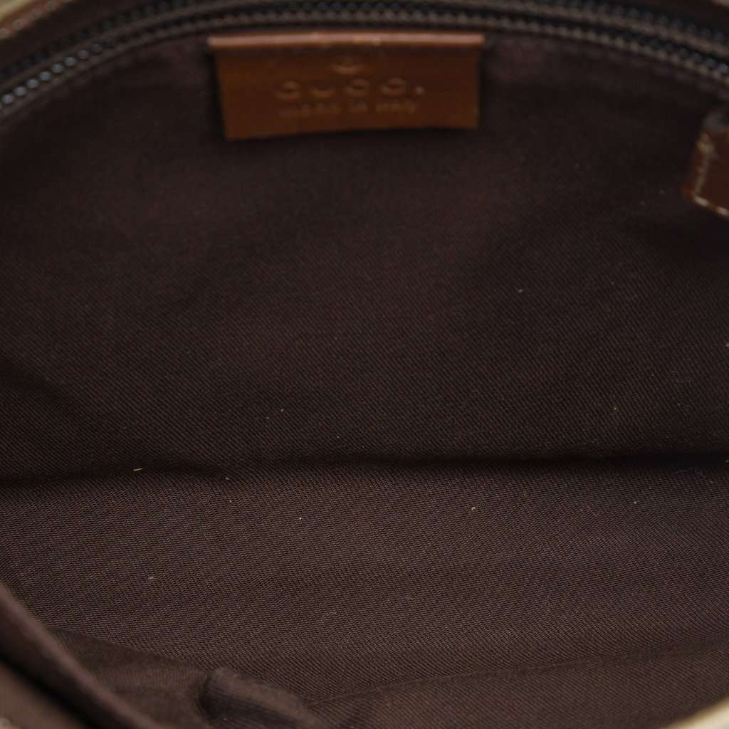 Gucci GG Supreme Web Crossbody White Very good - Model View