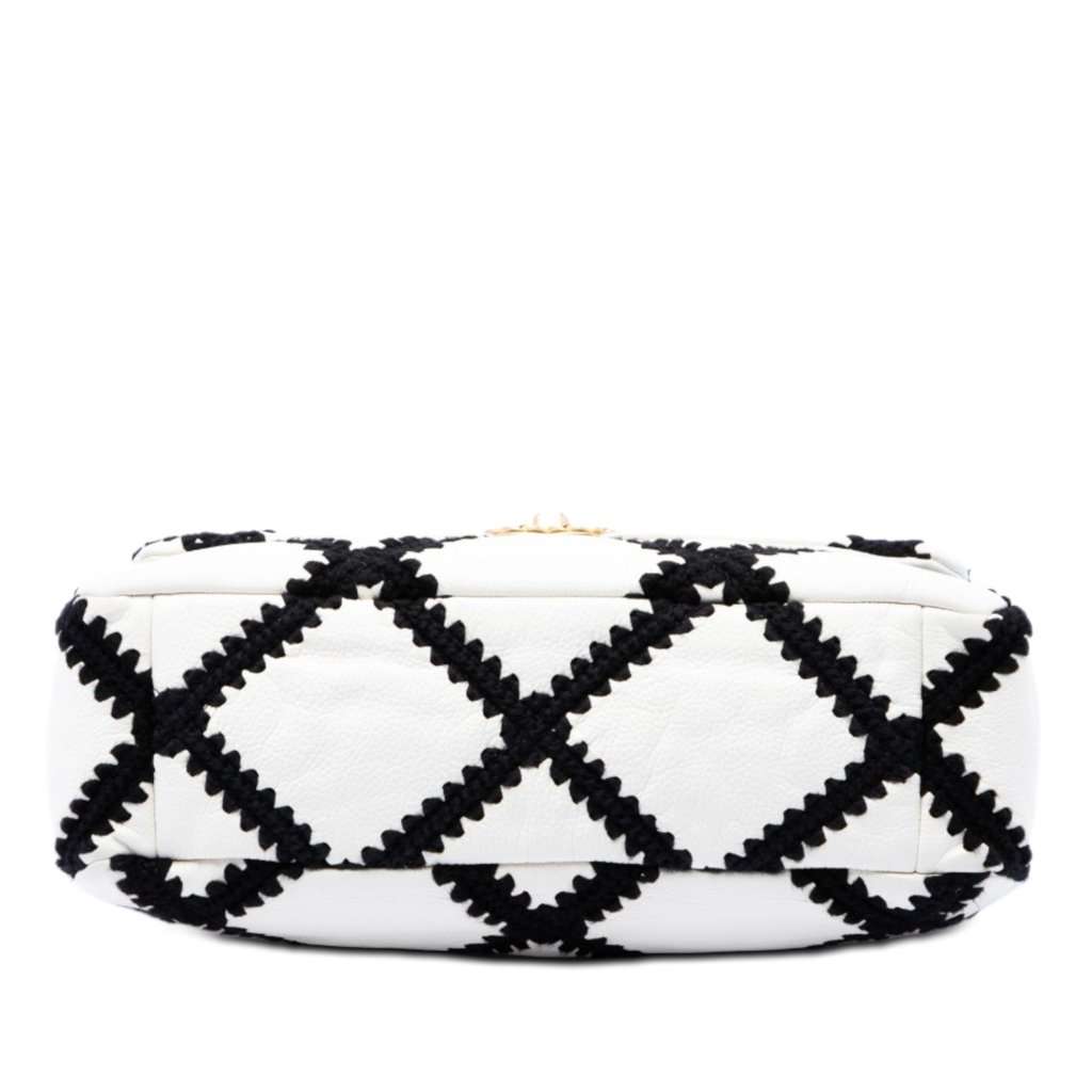 Chanel Large Crochet Calfskin 19 Flap White Leather Very good condition - Inside View