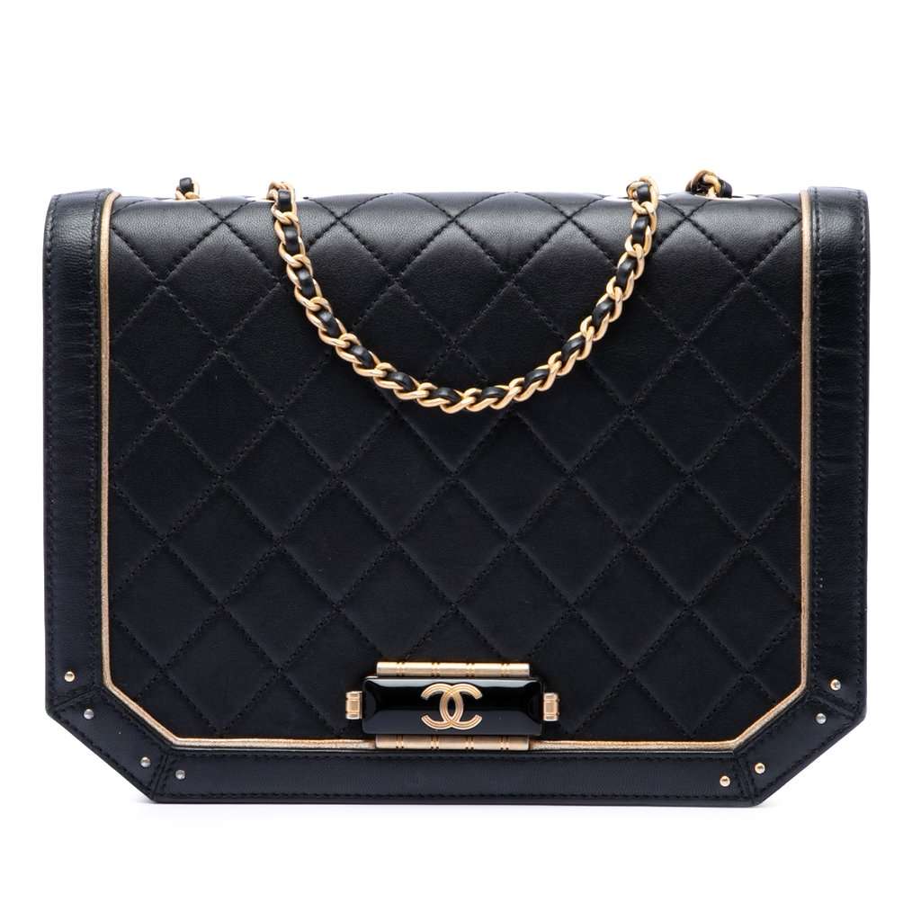 Chanel Quilted Calfskin Octagon CC Clasp Flap Black Leather Very good condition - Front View