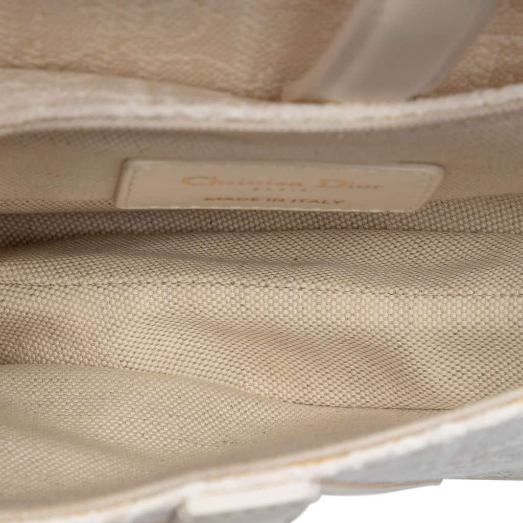 Dior Mini Oblique Embroidered Canvas Saddle Bag White Very good condition - Model View