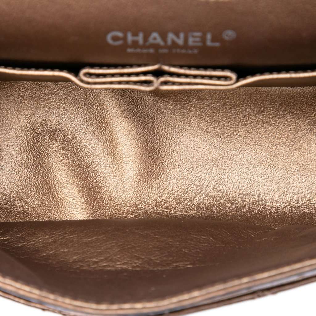 Chanel Metallic Aged Calfskin Reissue 2.55 Double Flap 224 Brown Leather Very good condition - Model View
