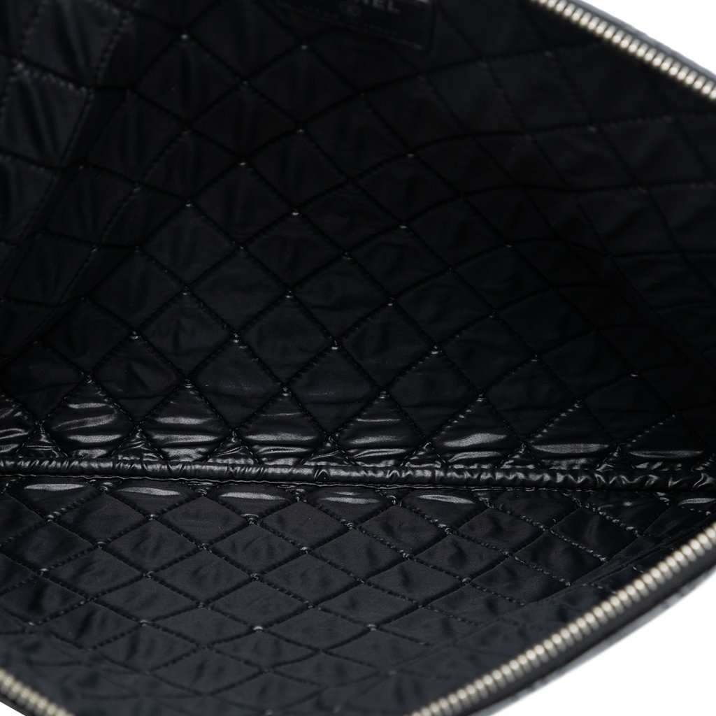 Chanel Large Quilted Lambskin Double Stitch O Case Clutch Black Leather Very good condition - Model View