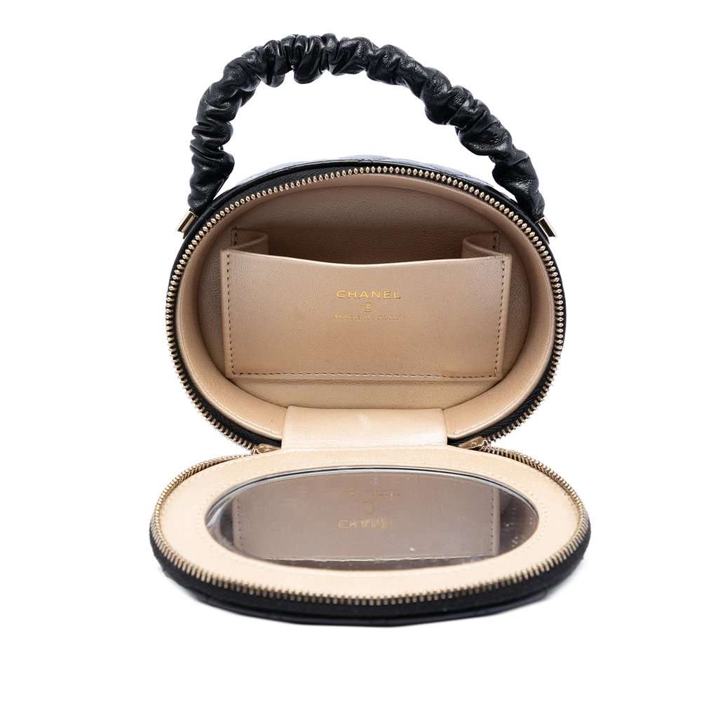 Chanel CC Quilted Lambskin Oval Top Handle Clutch Black Leather Very good condition - Model View