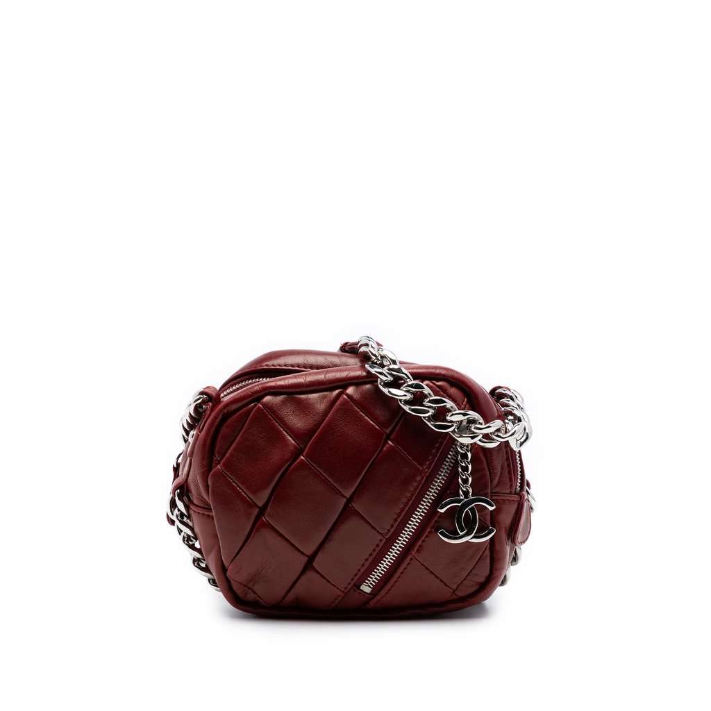 Chanel CC Quilted Lambskin Camera Bag Red Leather Very good condition - Front View
