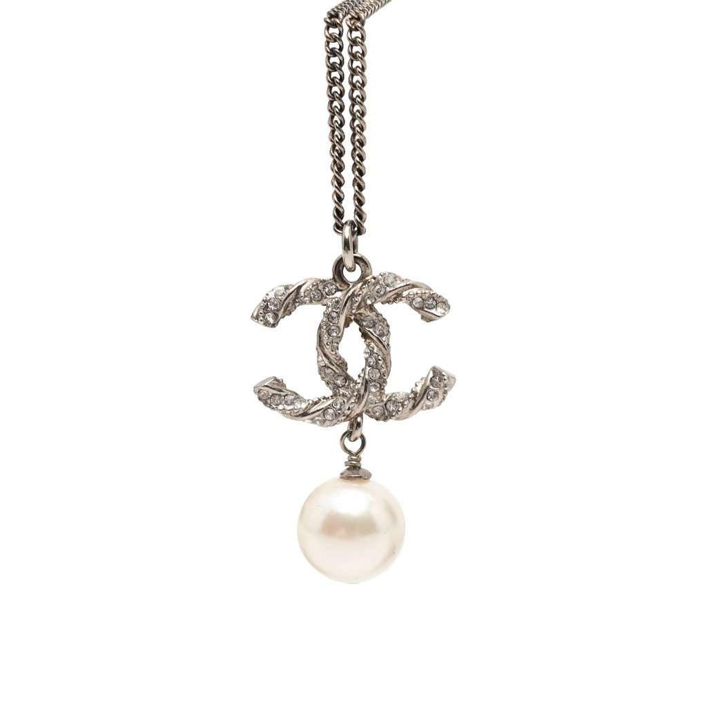 Chanel Brass Faux Pearl and Strass Twisted CC Pendant Necklace Silver Metal Very good - Front View