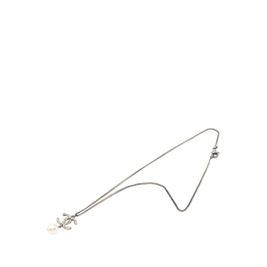 Chanel Brass Faux Pearl and Strass Twisted CC Pendant Necklace Silver Metal Very good - Box View