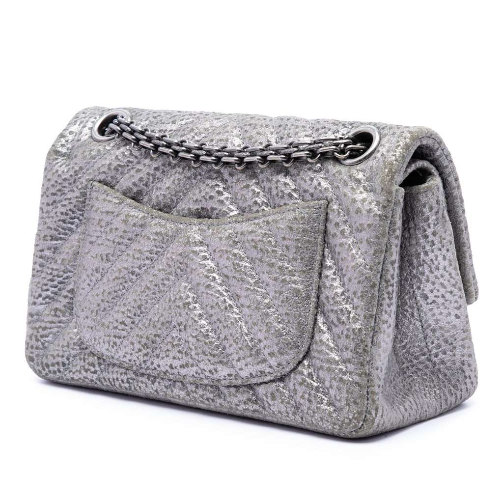 Chanel Chevron Metallic Textured Calfskin Reissue 2.55 Double Flap 224 Silver Leather Very good condition - Back View