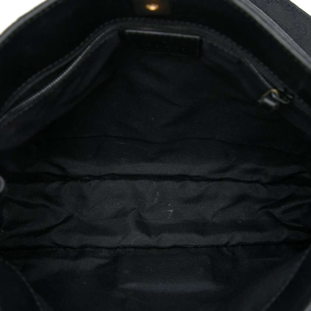 Gucci GG Canvas Crossbody Black Very good condition - Model View