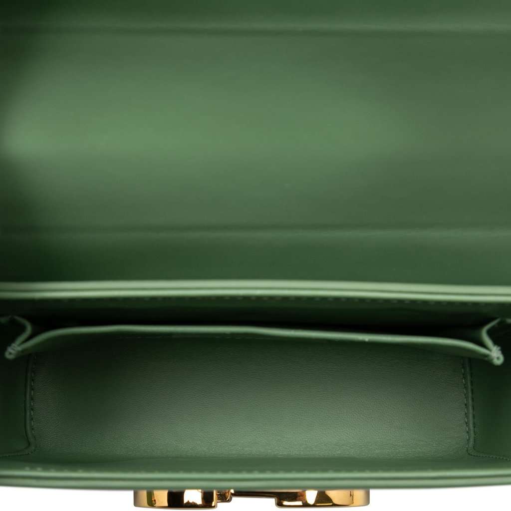 Dior Micro Smooth Calfskin 30 Montaigne Flap Green Leather Very good - Model View