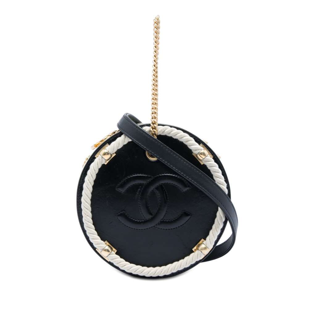 Chanel Crumpled Calfskin En Vogue Round Bag Black Leather Very good condition - Front View