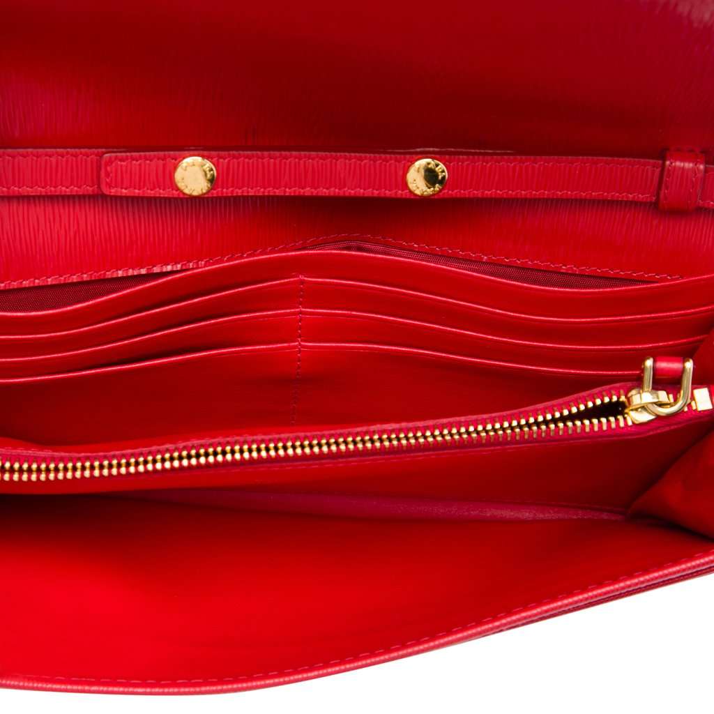 Prada Vitello Move Wallet on Chain Red Leather Very good - Model View