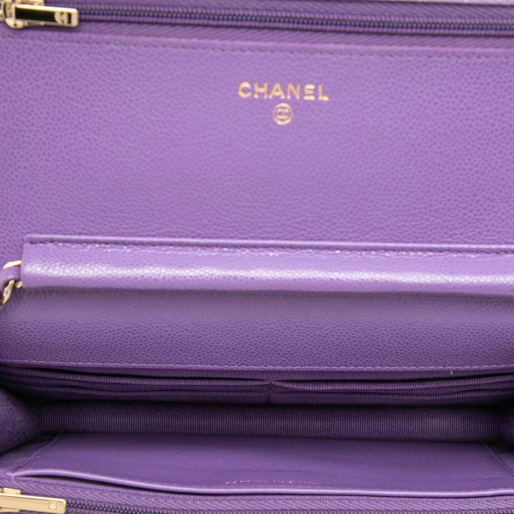 Chanel CC Quilted Caviar Wallet on Chain Purple Leather Very good condition - Model View