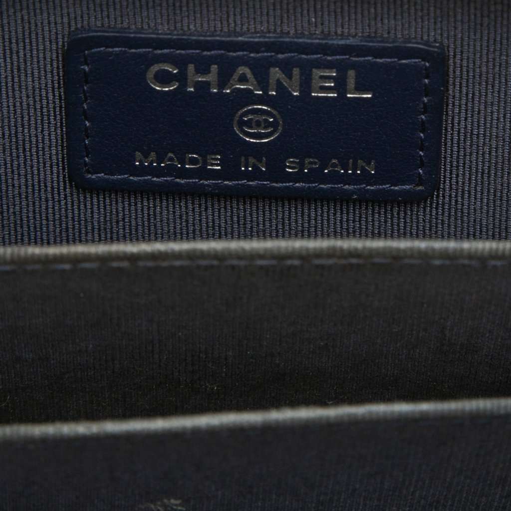 Chanel CC Quilted Caviar Zip Coin Purse Blue Leather Very good condition - Box View