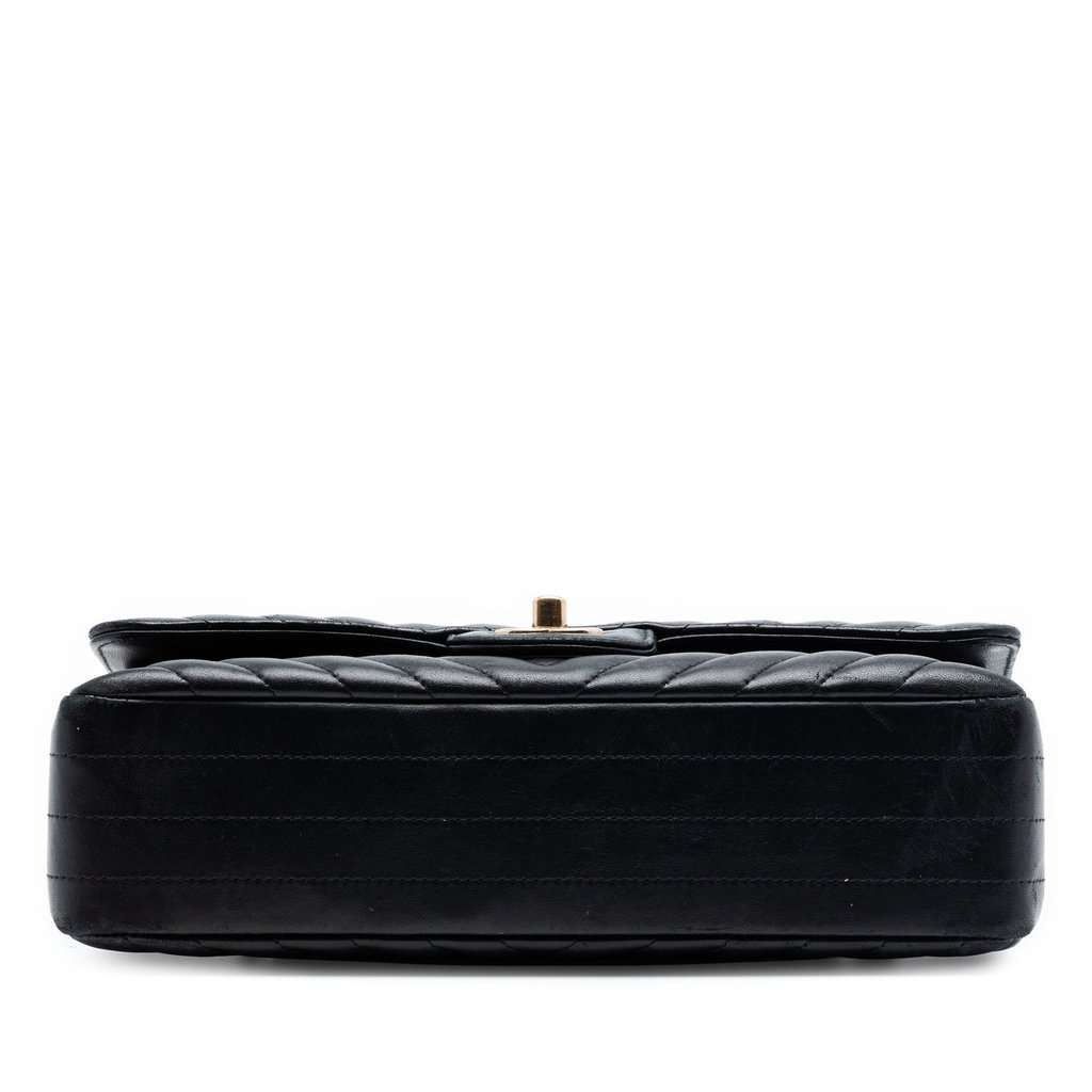 Chanel Medium Classic Chevron Lambskin Double Flap Black Leather Very good condition - Inside View