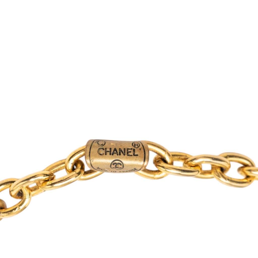 Chanel CC Gold Plated Oval Medallion Chain Necklace Gold Metal Very good condition - Box View