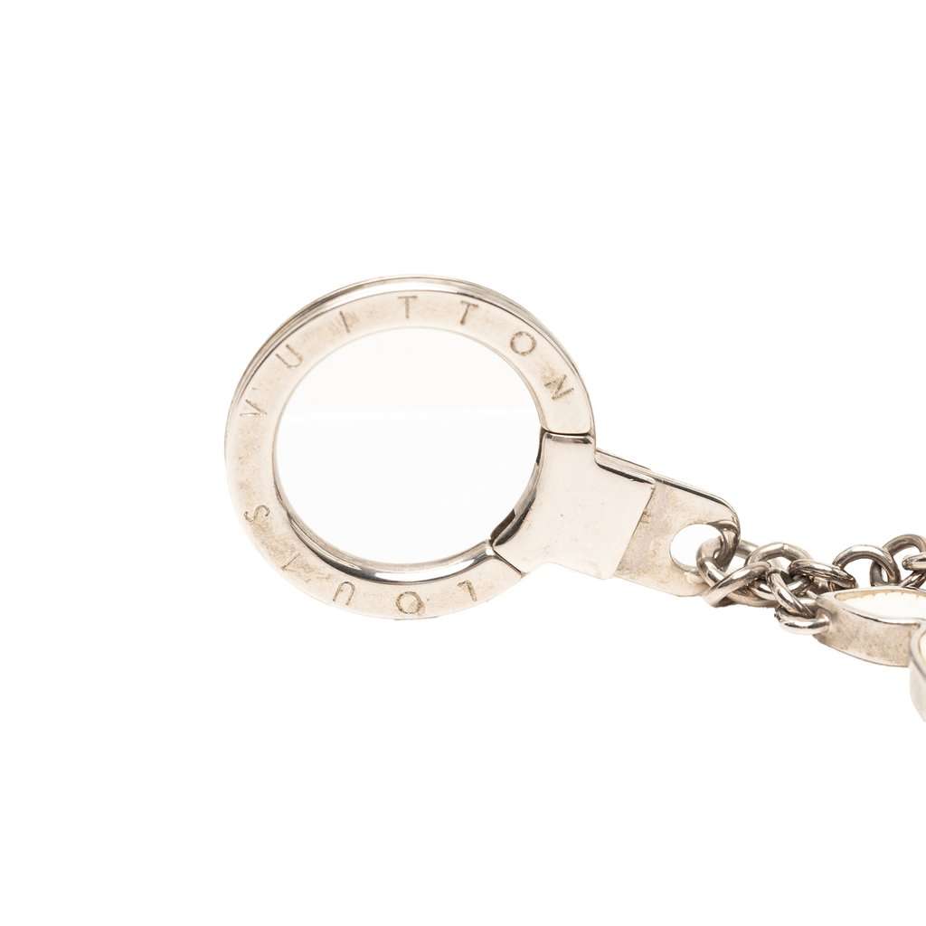 Louis Vuitton Brass Fleur D Epi Key Chain and Bag Charm Silver Metal Very good - Model View