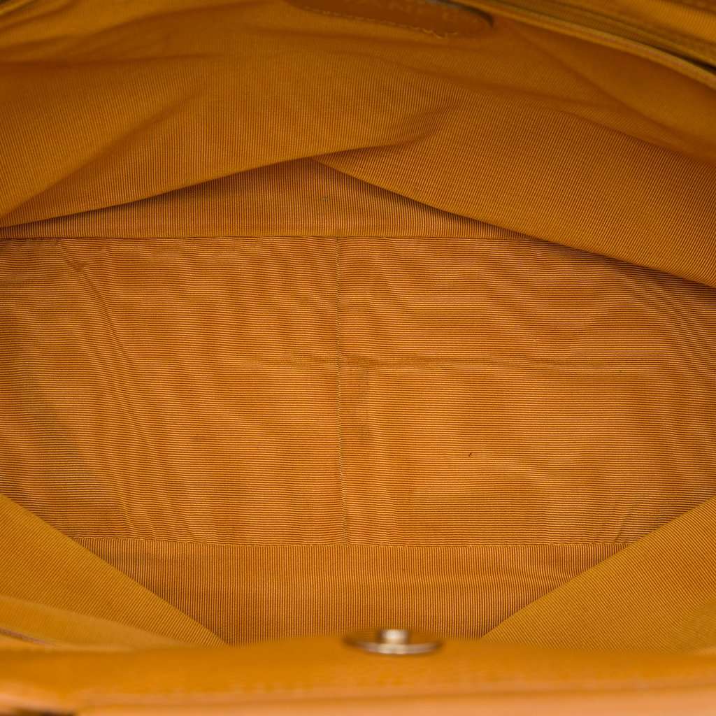 Chanel CC Caviar Wood Top Handle Tote Yellow Leather Very good condition - Model View