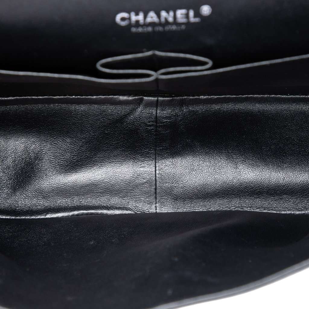 Chanel Jumbo Classic Striated Patent Double Flap Green Leather Very good condition - Model View