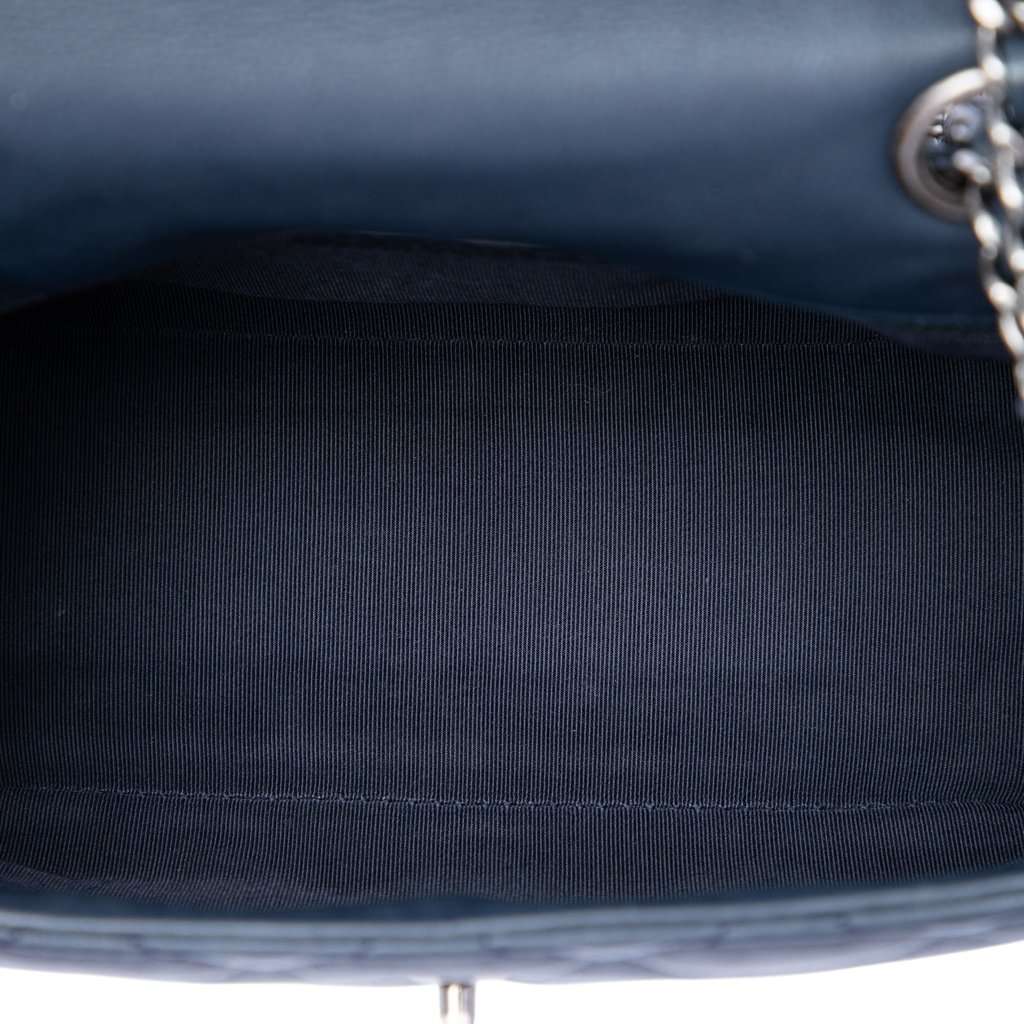 Chanel Quilted Calfskin Frame in Chain Flap Blue Leather Very good - Model View