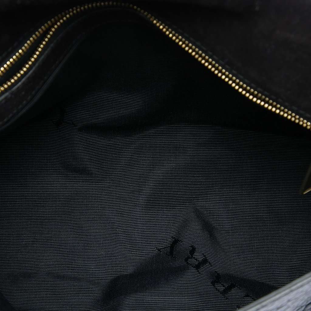 Burberry Medium Grained Calfskin Mildenhall Crossbody Black Leather Very good condition - Model View