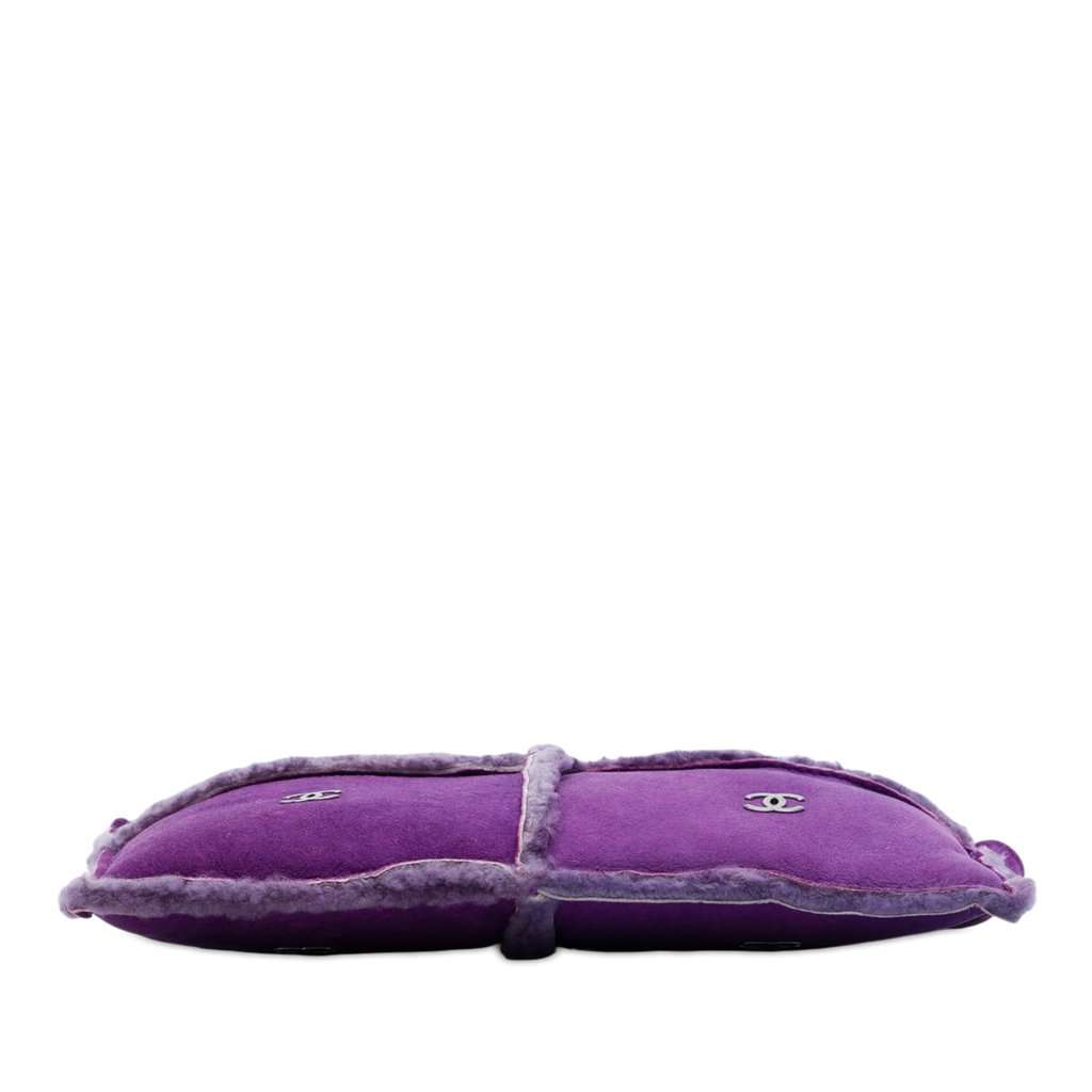 Chanel CC Suede and Shearling Clutch Purple Leather Very good - Inside View
