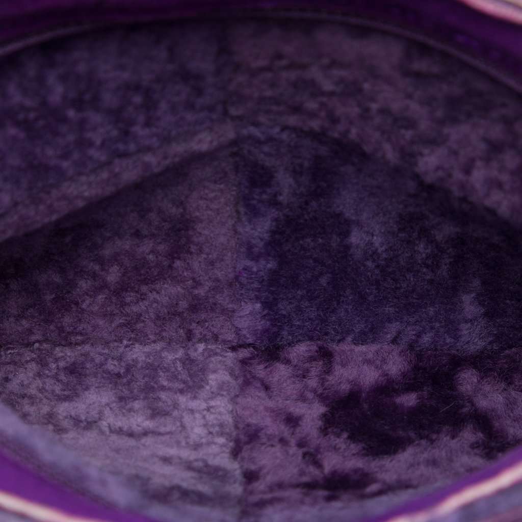 Chanel CC Suede and Shearling Clutch Purple Leather Very good - Model View