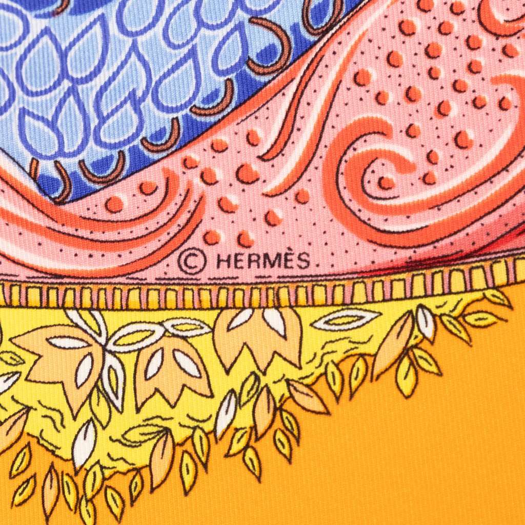 Hermès Ombres et Lumieres Silk Scarf 90 Orange Very good condition - Model View
