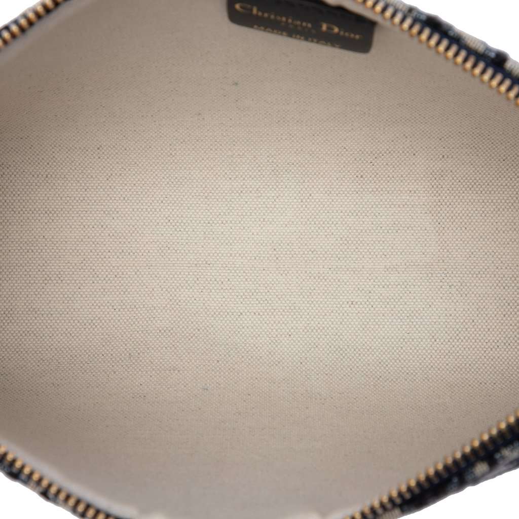 Dior Oblique Canvas Dior Club Bag Blue Very good condition - Model View